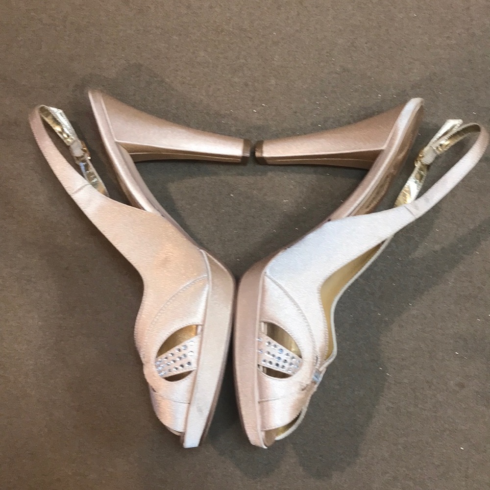 Like New Nina gold satin rhinestone heels - Picture 3 of 8